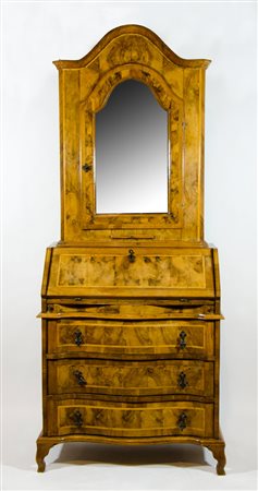 Trumeau in legno a doppio corpo con anta a specchio, calatoia e 3 cassetti....