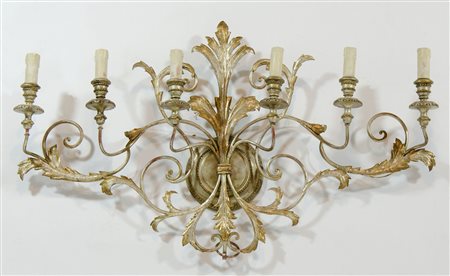 Grande applique in ferro argentato a 6 luci. Lung. cm. 104.