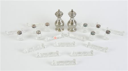 Set da cucina composto da salierine Christofle, 12 supporti per posate e 2...