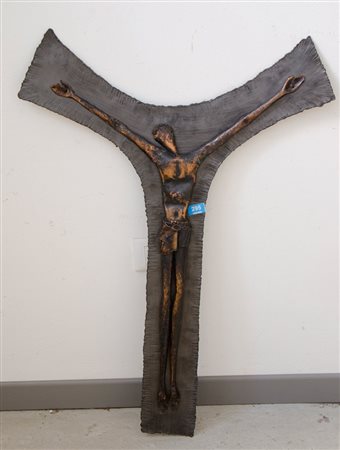 Grande crocifisso in ferro lavorato. Anni '60. H. cm. 92.