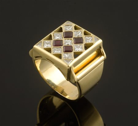 Anello in oro giallo forma rettangolare con pavè di granati e diamanti taglio...