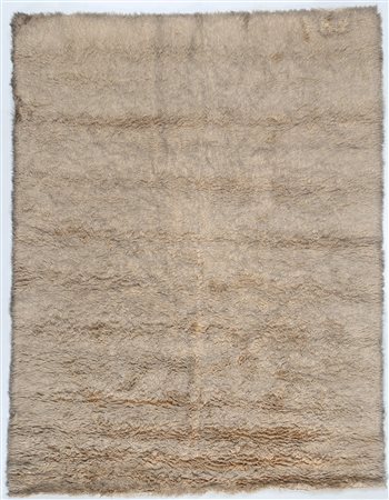 MANIFATTURA ITALIANA Tappeto in lana anni 70°. -. Cm 255,00 x 198,00.