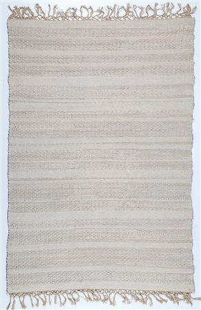 - Tappeto in lana, Portogallo anni 70°. -. Cm 300,00 x 200,00.