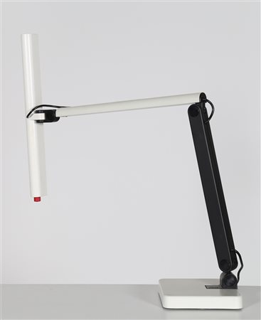 SOTTSASS ETTORE (1917 - 2007) Lampada da tavolo in metallo, per Erco anni 70....