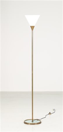 INGRAND MAX (1908 - 1969) Lampada da terra in ottone, cristallo e vetro...