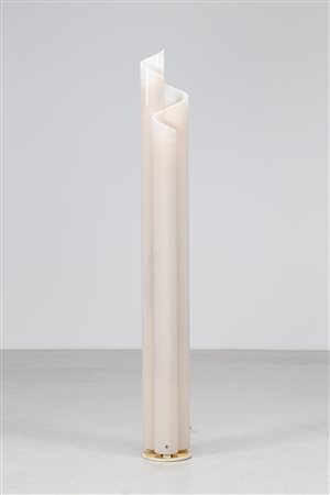 MAGISTRETTI VICO (1920 - 2006) Lampada da terra in metallo verniciato e...