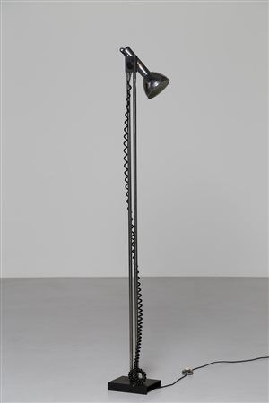 LUCI ILLUMINAZIONE Lampada da terra in metallo, mod. P386 anni 70. . Cm 22,00...
