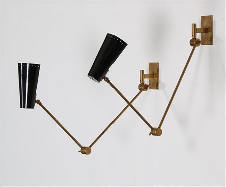 STILNOVO Coppia di lampade da parete in ottone e metallo laccato, anni 50....