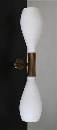 MANIFATTURA ITALIANA Applique in ottone e vetro satinato, anni 50. -. Cm...