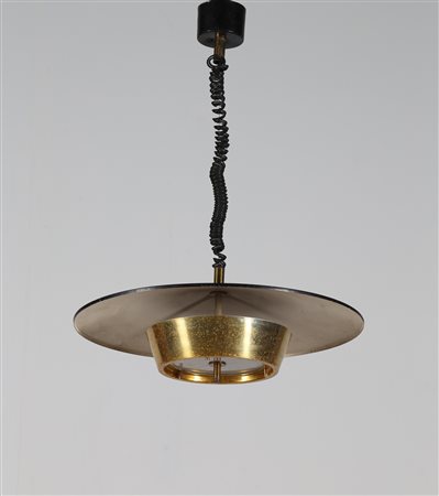 MANIFATTURA ITALIANA Lampadario in ottone, metallo laccato e plexiglass, anni...