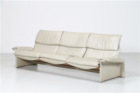 OFFREDI GIOVANNI (n. 1927) Divano in legno e pelle, per Saporiti anni 70. -....