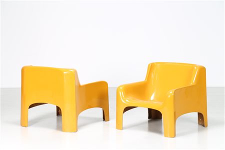 BARTOLI CARLO Coppia di poltrone Gaia in vetroresina color senape, per...