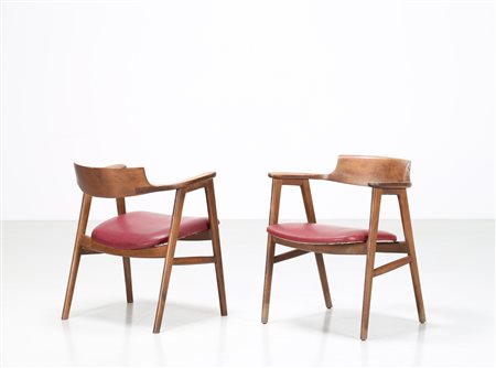 MANIFATTURA ITALIANA Coppia di sedie in faggio e skai. . Cm 61,00 x 71,00 x...