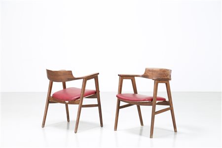 MANIFATTURA ITALIANA Coppia di sedie in faggio e skai. . Cm 61,00 x 71,00 x...