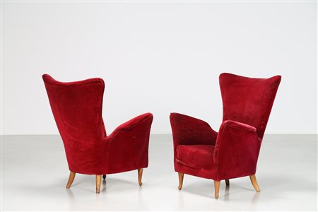 MANIFATTURA ITALIANA Coppia poltrone in tessuto e legno, anni 50. -. Cm 68,00...