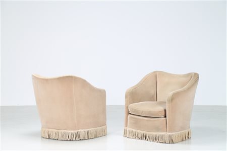 MANIFATTURA ITALIANA Coppia poltrone in tessuto e legno, anni 50. -. Cm 88,00...