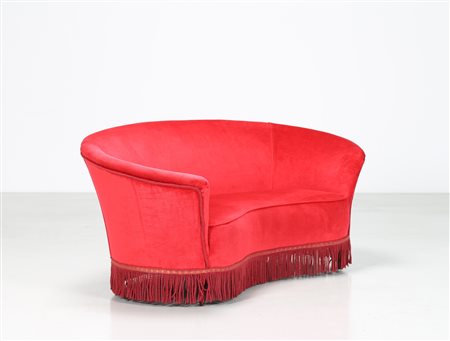 MANIFATTURA ITALIANA Divanetto due posti in velluto rosso e legno. -. Cm...