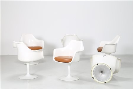 SAARINEN EERO Sei sedie in vetroresina con base in fusione d’alluminio e...