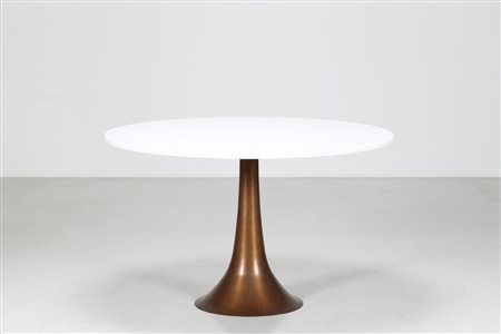 MANGIAROTTI ANGELO (n. 1921) Un tavolo in fusione di bronzo finita al tornio...