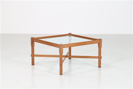 FRATTINI GIANFRANCO (1926 - 2004) Tavolino in legno e vetro, per Cassina anni...