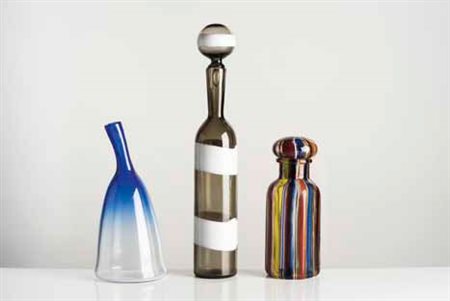 Venini Bottiglia in vetro talpa con fasce in lattimo, anni ‘50. Firma incisa:...