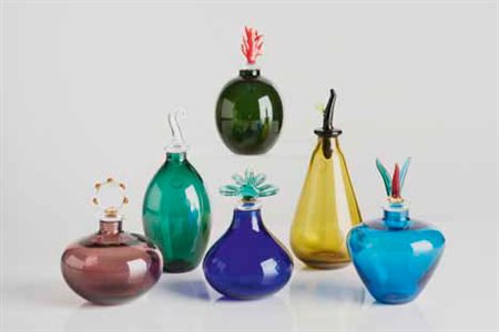 VENINI Serie di di sei vasi monofiore, disegno di Laura Diaz de Santillana,...