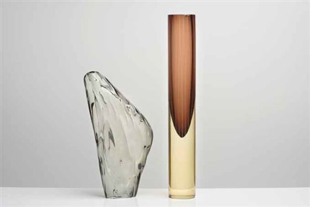 SALVIATI Vaso cilindrico in vetro sommerso con filamenti in lattimo, disegno...