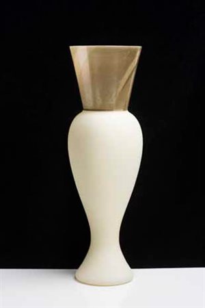 VENINI Vaso in vetro satinato della serie “Re Regina Principe” con la parte...