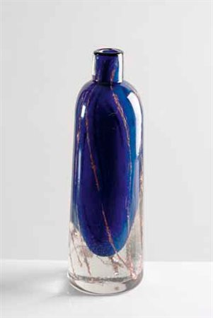 TONI ZUCCHERI Vaso “Giarda” in vetro color zaffiro e cristallo. altezza cm 26,5.