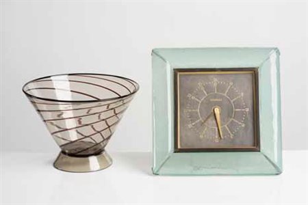 PAOLO VENINI Orologio da tavolo con cornice quadrata in vetro zanfirico, 1940...