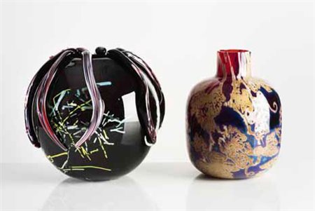 GAE AULENTI Vaso “Polpo” con applicazioni di vetro policromo, 2005. Firma...