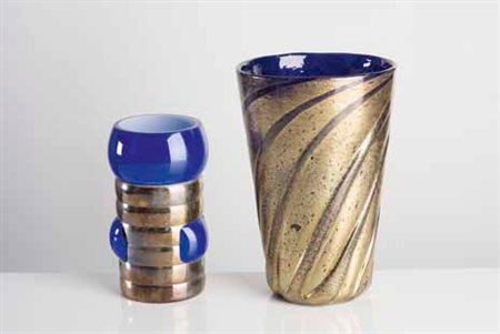 MARIO BELLINI Vaso “Uragano” color zaffiro con decorazioni in oro, 1990....