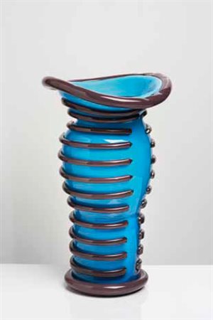 ELENA CUTOLO Vaso in vetro soffiato e lavorato a mano con decori applicati a...