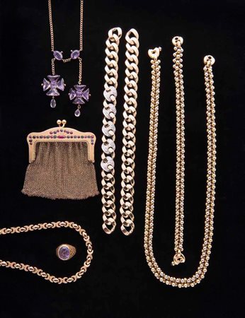 Lotto composto da: - Collier in oro giallo, gr. 18,30; - Anello in