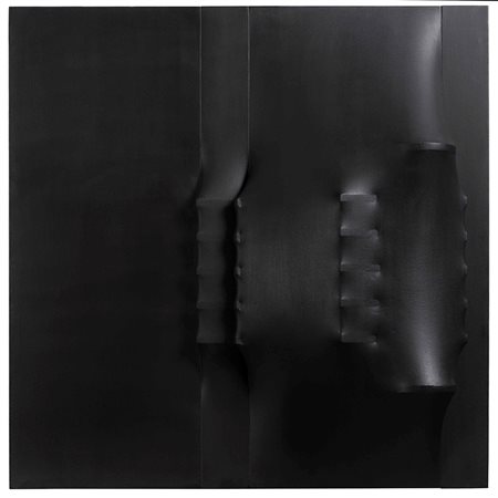 Agostino Bonalumi (1935-2013), Nero, 1971, tela estroflessa e tempera...