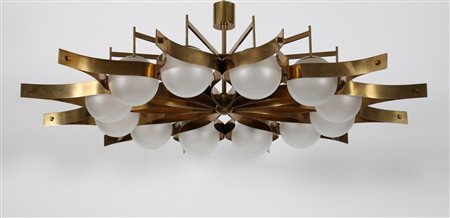 PONTI GIO' (1891 - 1979) Lampadario in ottone e diffusori in vetro satinato,...