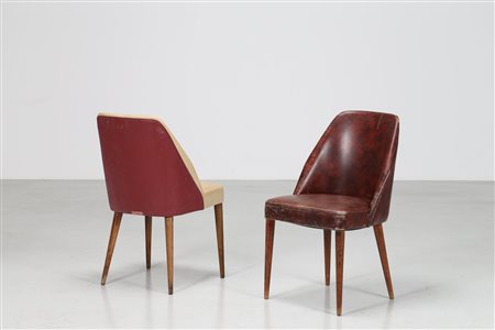 STUDIO CASSINA Coppia di sedie in legno e sky, per Fgli di Amedeo Cassina,...