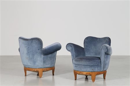 BUSIRI VICI ANDREA Coppia di poltrone in acero intagliato e velluto, anni 30....