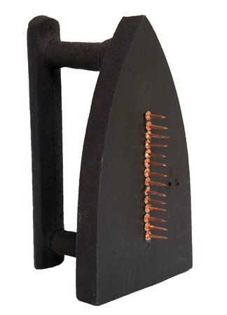 Man Ray (Philadelphia 1890 Parigi 1976) Le cadeau, Multiplo in ferro di cm....