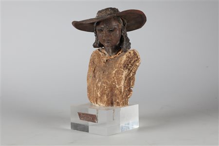 SANZENI LINO Donna con cappello. ferro e pietra. Cm 15,00 x 21,00 x 10,00....