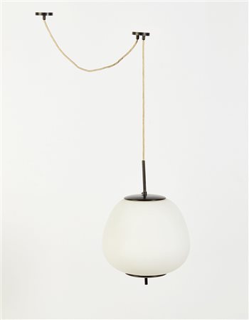 Arredoluce (attribuito) Lampada a sospensione in ottone laccato nero e...