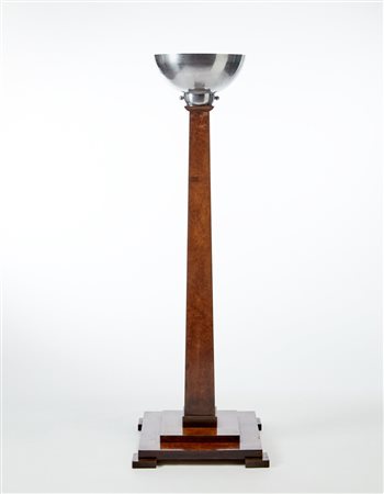 Luminator in legno montato su piedritto impiallacciato in radica, paralume in...