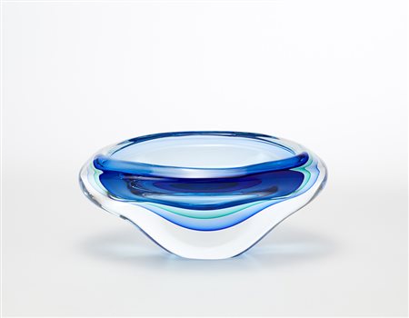 Antonio Da Ros (Venezia 1936) Coppa in vetro sommerso incolore blu e verde,...