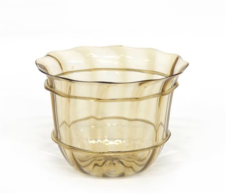 Manifattura di Murano. Vaso a corpo costolato in vetro soffiato pagliesco e...