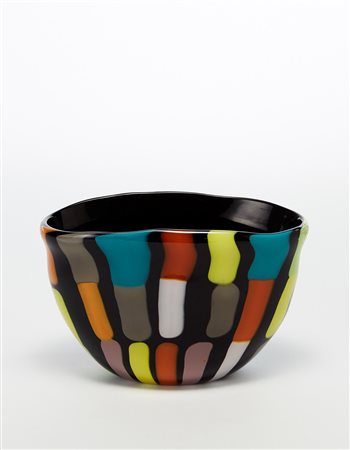 Aldo Polo (Murano 1906 - Murano 1988) Coppa in vetro incamiciato ametista...