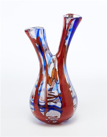 Manifattura di Murano. Vaso a bulbo con doppia imboccatura in vetro soffiato...