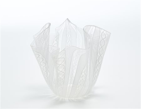 Fulvio Bianconi (Padova 1915 - Milano 1996) Vaso "fazzoletto" in vetro...
