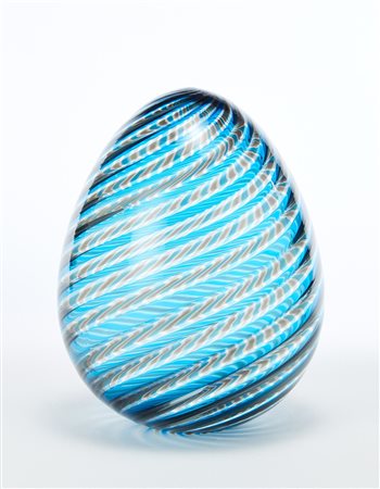 Venini Uovo in vetro soffiato a canne ritorte azzurre, grigie e incolore,...