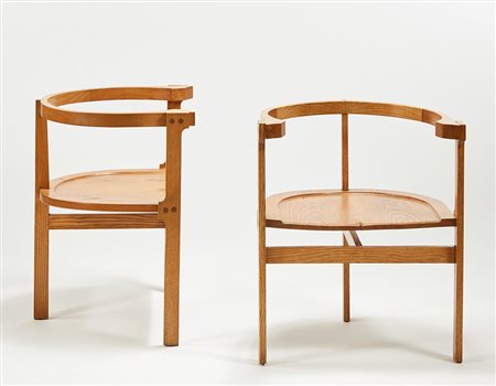 George Dickie Coppia di poltroncine in legno massello di quercia intagliato e...