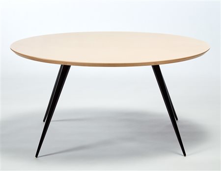 Manifattura Tura * Tavolo basso con piano ovale in legno rivestito in...